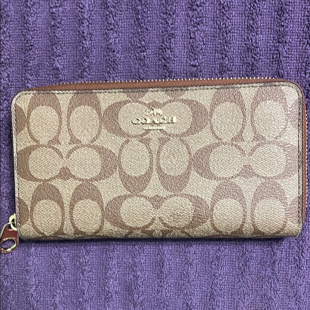 Coach Brown and Tan Hobo Bag 💼 with Matching Wallet - Picture 10 of 13